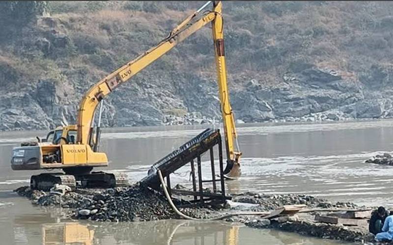 خیبرپختونخوا میں دریاؤں کے کنارے سونے کی غیر قانونی تلاش پر پابندی عائد