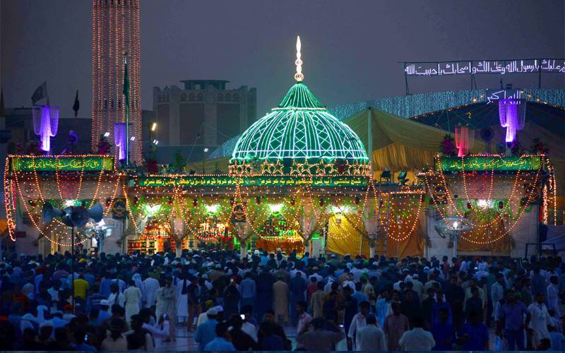 داتا دربار میں ایک ہزار سالہ لنگر کی روایت، رمضان میں روزانہ 25 ہزار افراد مستفید
