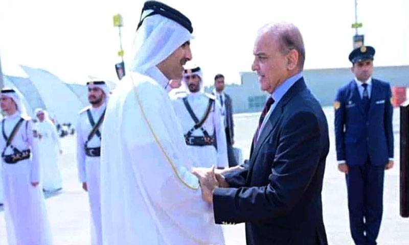 وزیراعظم 2وزہ دورے پر قطر پہنچ گئے، قطری نائب وزیر خارجہ نے استقبال کیا