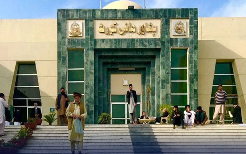 پشاور: خاتون جج سے ہتک آمیز رویہ، وکیل کو 6 ماہ قید اور ایک لاکھ روپے جرمانہ