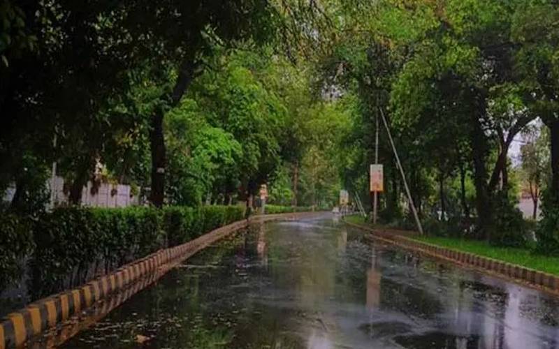  لاہور کےمختلف علاقوں میں بوندا باندی 