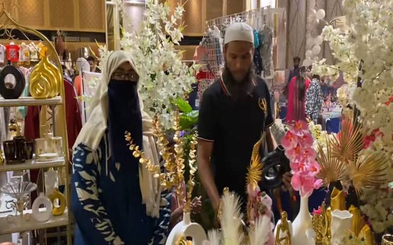 کراچی میں عارضی گل پلازہ مارکیٹ سج گئی