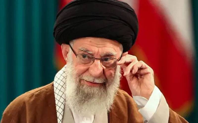  آیت اللہ حامنہ ای کی شہادت پر لاہور پریس کلب کے باہر سینکڑوں افراد کا احتجاج جاری 