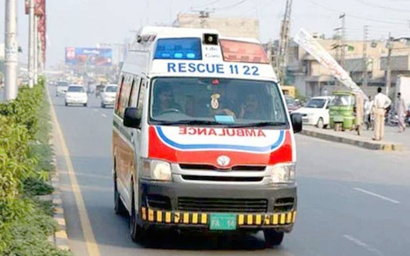 لاہور؛تیز رفتار ویگن کھمبے سے ٹکرا گئی، دو افراد جاں بحق،2 زخمی