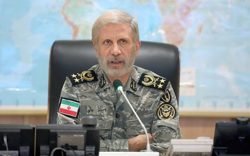  ایران کے بیٹے دفاع وطن سے پیچھے نہیں ہٹے: آرمی چیف جنرل امیر حاتمی