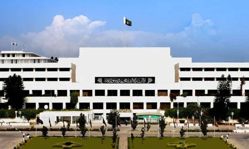 قومی اسمبلی کی لفٹ اچانک بند، فضل الرحمن سمیت بڑے سیاستدان پھنس گئے
