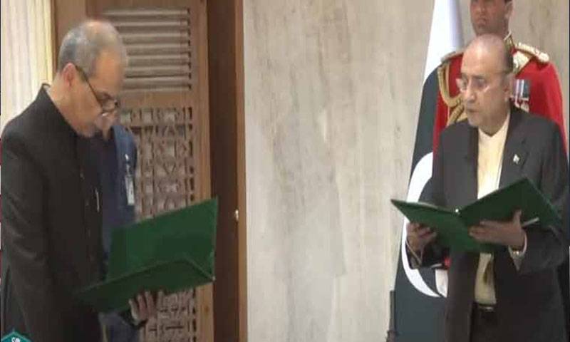 وفاقی محتسب نوید کامران بلوچ نے اپنے عہدے کا حلف اٹھا لیا