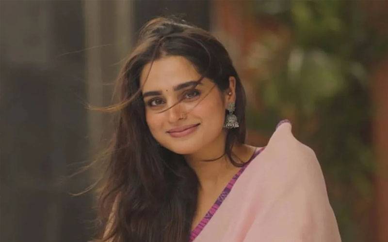 زیادتی کی کوشش کا شکار رہ چکی، آن لائن بدسلوکی زخموں کو پھر تازہ کردیتی ہے، عائشہ خان 