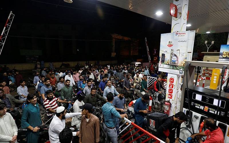 سیالکوٹ: کھلا پیٹرول دینے سے انکار، کار سوار کی فائرنگ سے پمپ ملازم جاں بحق