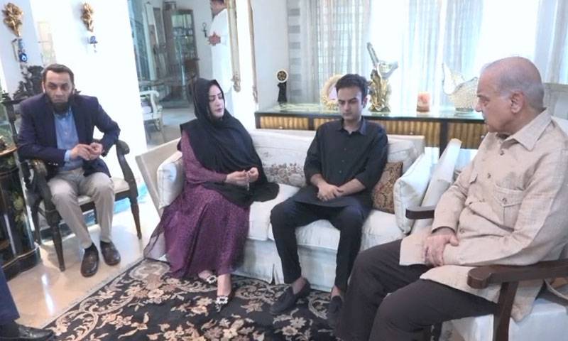 وزیر اعظم شہباز شریف کی مرحوم زعیم قادری کی رہائش گاہ آمد، اہل خانہ سے تعزیت کی 