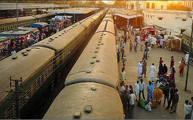  4 سال کی عمر میں ریلوے اسٹیشن میں بچھڑ نے والا بچہ 24 سال بعد والد سے ملنے میں کامیاب