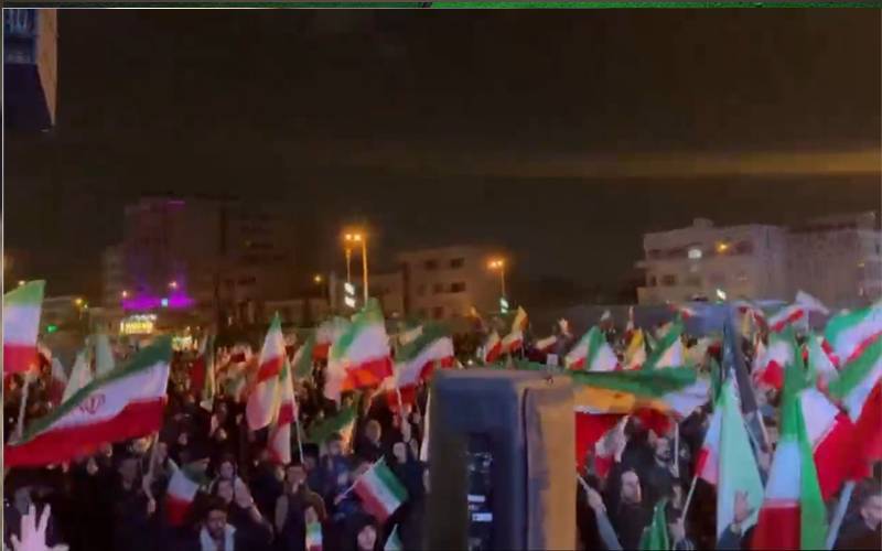ایران پر جنگ مسلط کرنے کے خلاف امریکا میں لوگ سڑکوں پر نکل آئے