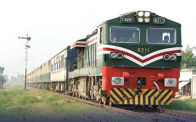 ملتان: ڈیزل کی قیمتوں میں 20 فیصد اضافے کے بعد ٹرینوں کے کرایوں میں اضافہ