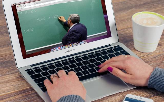 معاشی بحران کے پیش نظر پنجاب کے تمام تعلیمی ادارے آن لائن موڈ پر منتقل 