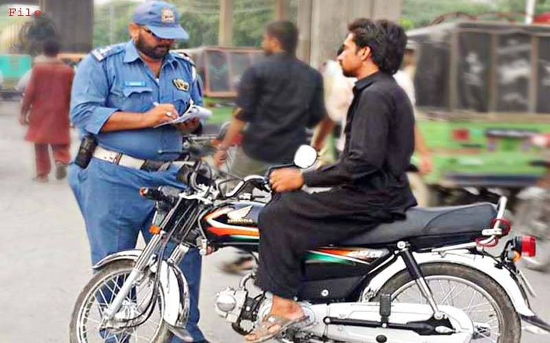 ٹریفک پولیس پر عید تک رکشہ اور موٹر سائیکل کا چالان کرنے پر پابندی