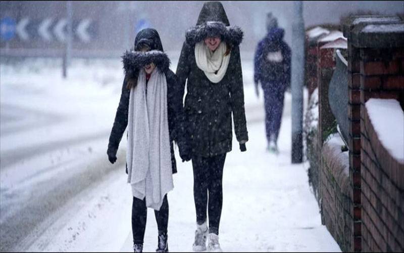 برطانیہ میں دوبارہ سرد موسم کی واپسی، کچھ علاقوں میں برف باری کا امکان
