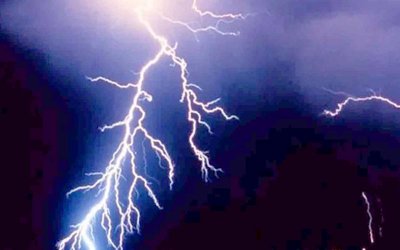 ​شانگلہ میں آسمانی بجلی گرنے سے میاں بیوی اوربچہ جاں بحق