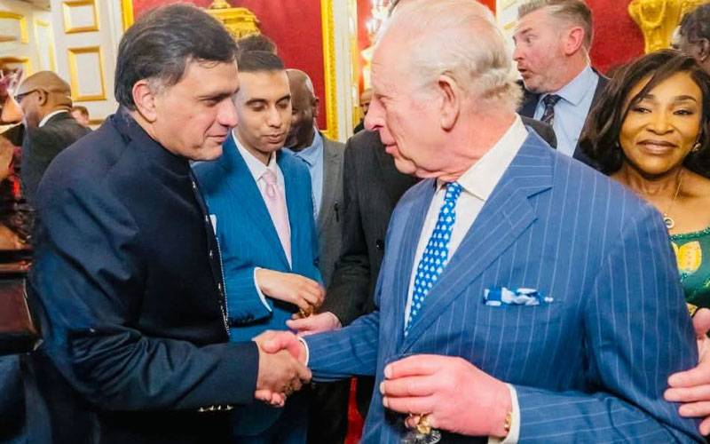 پاکستانی ہائی کمشنر  ڈاکٹر فیصل کی کنگ چارلس سوئم سےملاقات