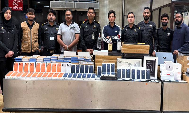 جناح ائیرپورٹ پر کسٹمز کی کارروائی، بھاری تعداد میں آئی فونز، لیپ ٹاپس، دیگر سامان برآمد