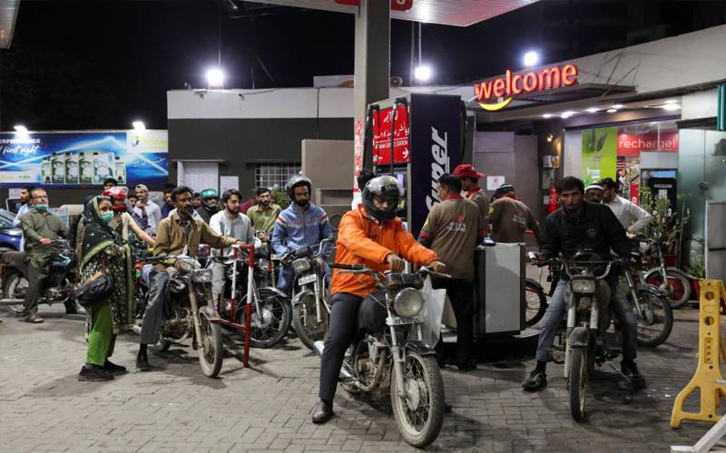 موٹرسائیکل سواروں کو عید تک پیٹرول مفت دینے کا اعلان