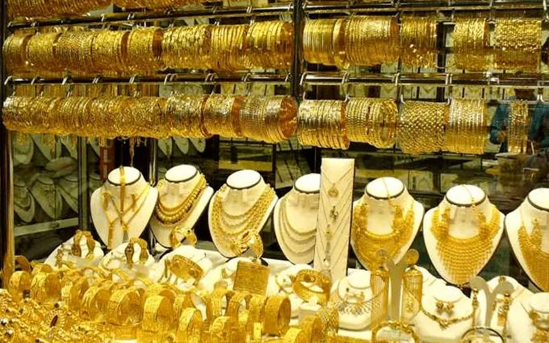 صرافہ مارکیٹ میں ہلچل: سونے اور چاندی کی قیمتوں میں حیران کن کمی 