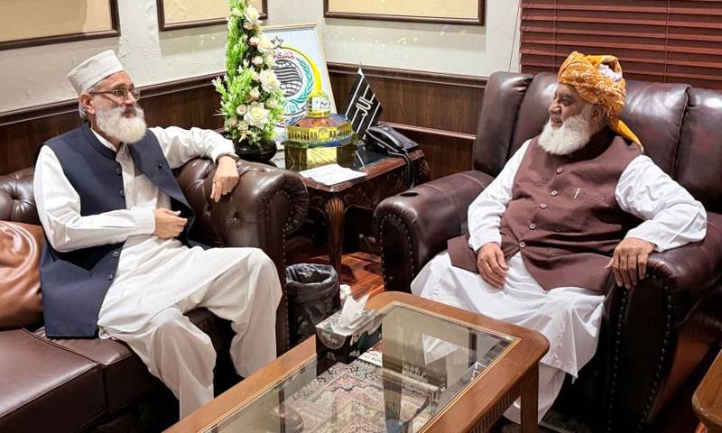 سراج الحق کی جےیوآئی سربراہ مولانا فضل الرحمان سے ان کی رہائش گاہ پر ملاقات