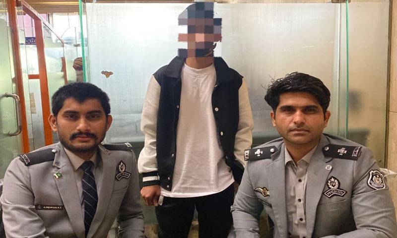 کراچی ائیرپورٹ سے جعلی اسناد پر سائپرس جانے کی کوشش ناکام بنا دی گئی، مسافر آف لوڈ 