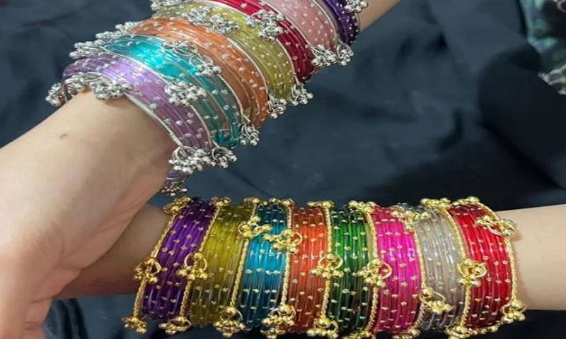عیدالفطر کی آمد پر خواتین میں کشمیری چوڑیوں کی دھوم 