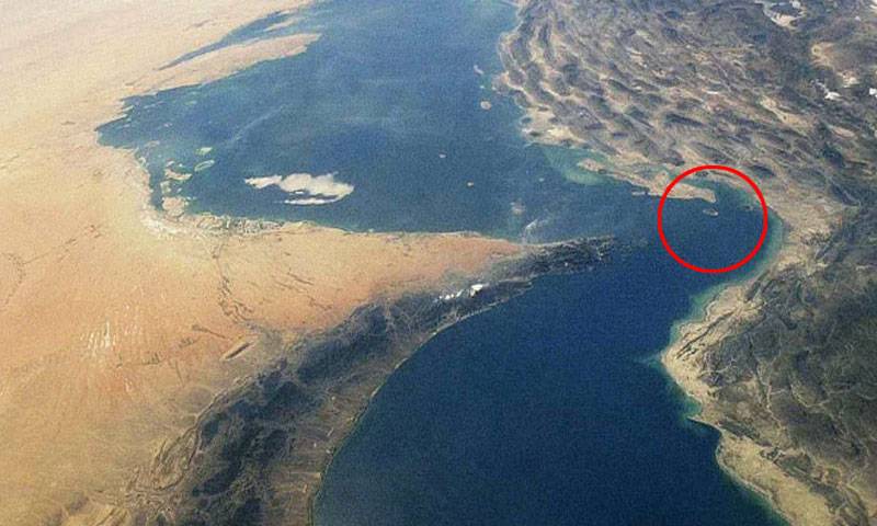 پاکستانی تیل بردار جہاز آبنائے ہرمز سے گزرتے ہوئے کراچی کی جانب گامزن 