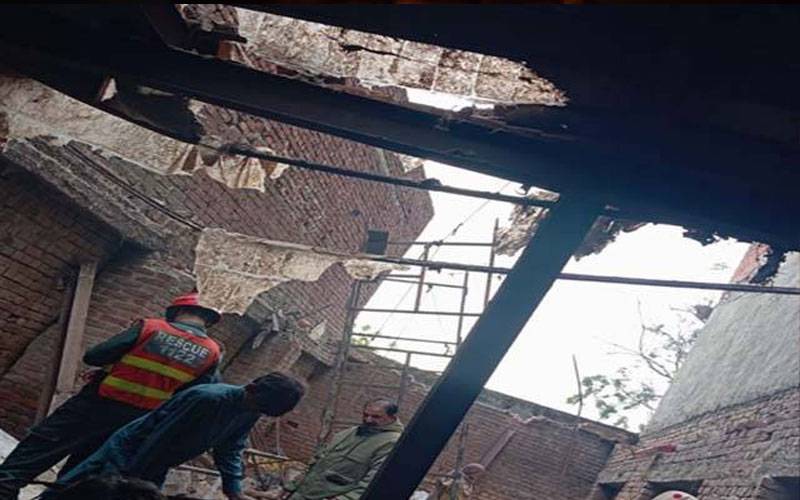  لاہور میں مکان کی چھت گرنے سے کئی افراد زخمی ہو گئے
