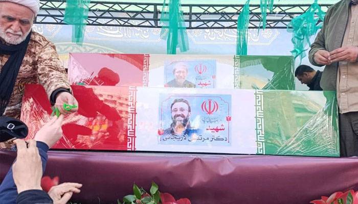 علی لاریجانی و دیگر کی اللہ اکبر کی صداؤں میں نمازِ جنازہ، ہزاروں افراد کی شرکت