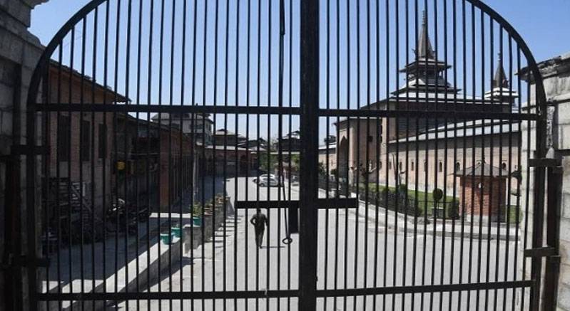 مقبوضہ کشمیر میں عوام کو عیدالفطر کی نماز پڑھنے سے روک دیا گیا 