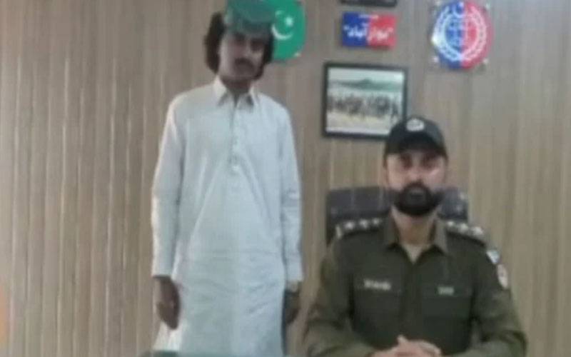 مطلوب ڈاکو منیر نے پولیس کو گرفتاری دیدی 