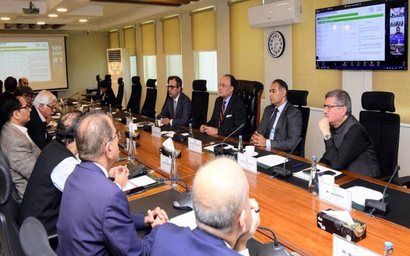 عالمی تیل منڈی میں تیل کی قیمتوں میں اتار چڑھاؤ !حکومت نے اہم اعلان کردیا 