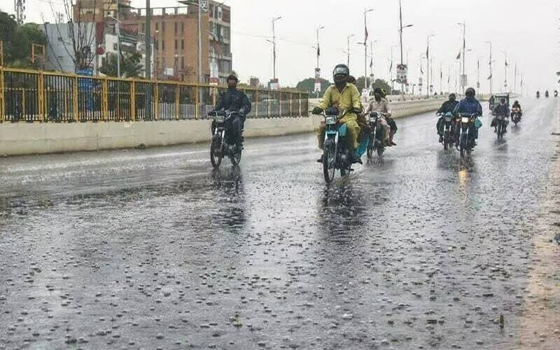 بارشوں کا نیا سسٹم داخل، مختلف شہروں میں بارش اور ژالہ باری کی پیشگوئی