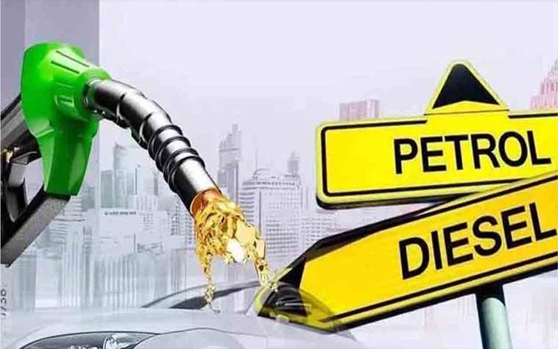 اتنا بڑا اضافہ عوام برداشت کرلیں گے! جانئے اس بار پٹرول کی قیمت کتنی بڑھانے کی تیاری ہے؟