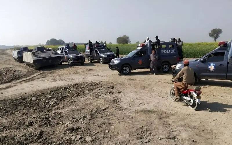 کچے میں سکیورٹی فورسز کا مشترکہ آپریشن،3خطرناک ڈاکوؤں نے ہتھیار ڈال دیئے