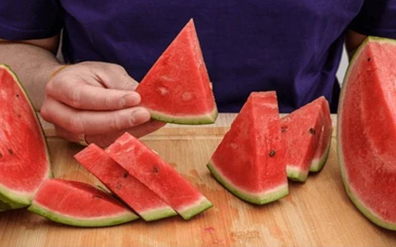 مارچ اور اپریل میں تربوز کھانا کتنا نقصان دہ؟