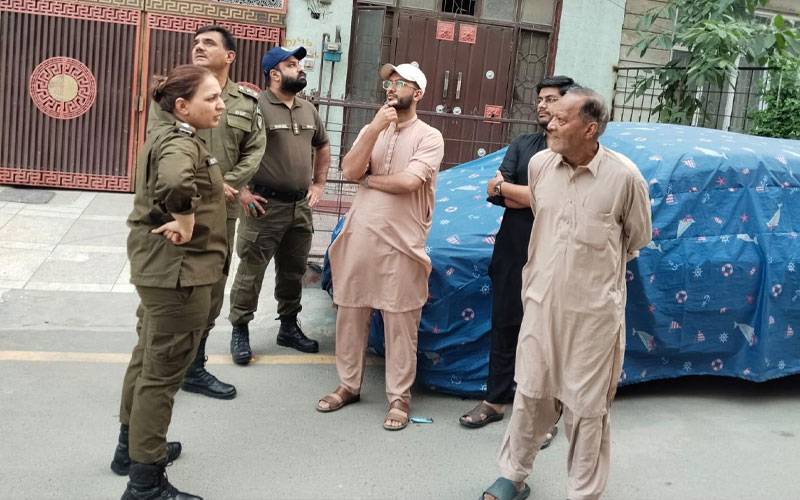لاہور میں موٹر سائیکل سوار کے گلے پر ڈور پھِر گئی