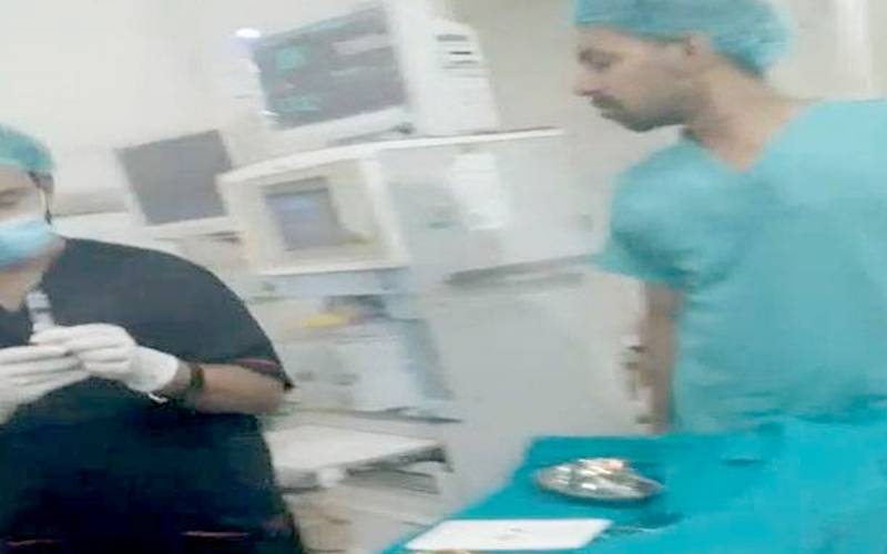 لیڈی ولنگڈن ہسپتال میں سکیورٹی گارڈ بے ہوشی کا ڈاکٹر بن گیا