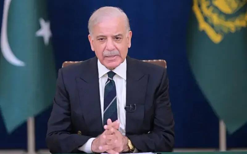 پٹرولیم مصنوعات کی قیمتیں، متوسط طبقے کو مزید ریلیف فراہم کرنے کیلئے کوشاں ہیں،وزیراعظم