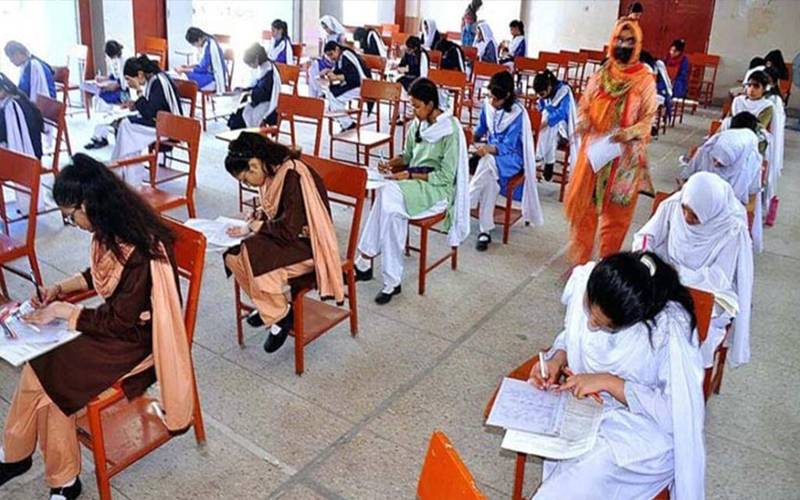 میٹرک امتحانات: امیدوار لڑکی کی جگہ اس کی دوست انگلش کا پرچہ دیتی پکڑی گئی 
