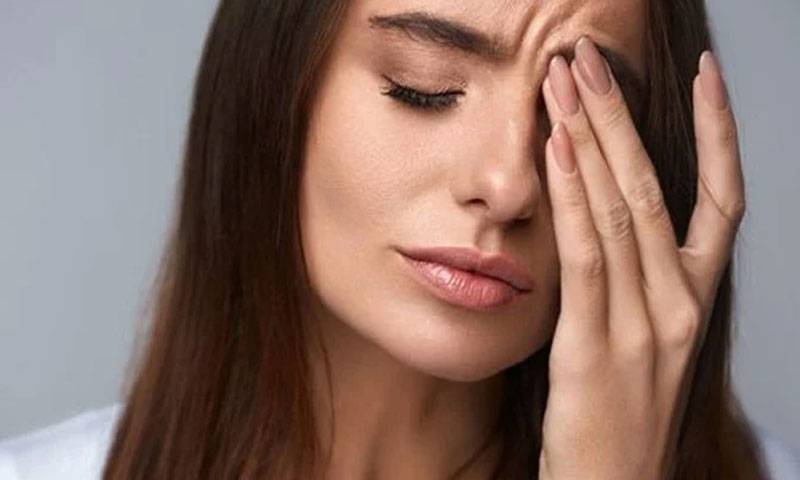 تھکاوٹ ، ذہنی دبائوانسانی آنکھ پھڑکنےکی بڑی وجوہات قرار 