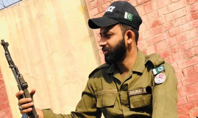 گجرات:مبینہ پولیس مقابلے میں کانسٹیبل شہید، جوابی فائرنگ میں 1 ڈاکو ہلاک 