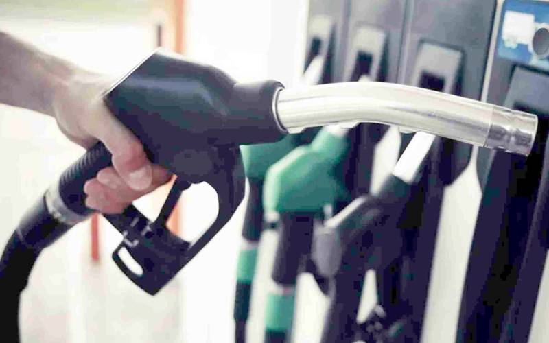   عوام پر بڑا بوجھ منتقل،پیٹرولیم لیوی میں فی لیٹر 55 روپے 24 پیسے کا بڑا اضافہ