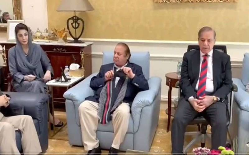 پیٹرولیم مصنوعات کی قیمتوں میں ڈرامائی تبدیلیاں، نواز شریف کی مداخلت فیصلہ کن ثابت