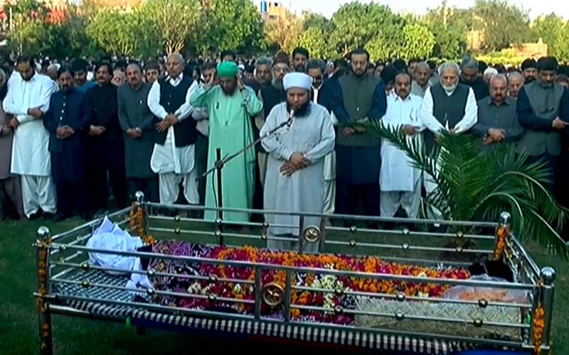 لاہور؛میاں اسلم اقبال کی والدہ کی نماز جنازہ ادا کر دی گئی