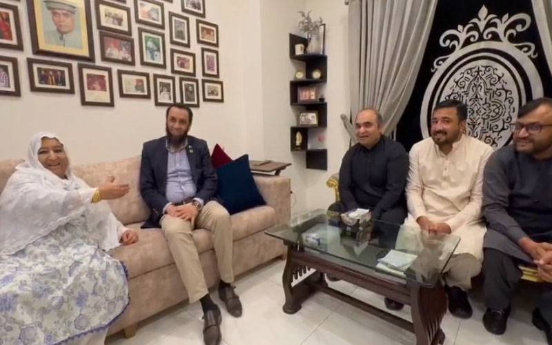 عطا اللہ تارڑ کی تاج ہاؤس آمد، کبیرتاج کی والدہ کی عیادت کی 