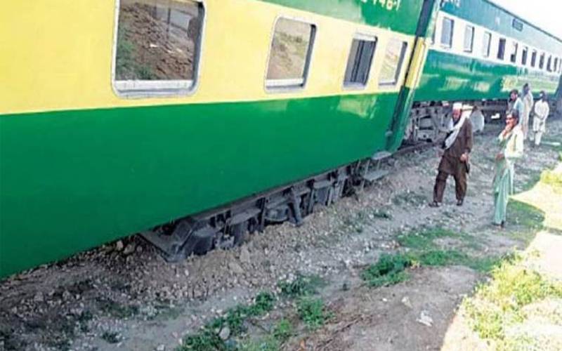 خوشاب : میانوالی ایکسپریس کو دو دن میں دوسرا حادثہ ،3بوگیاں پٹڑی سے اتر گئیں