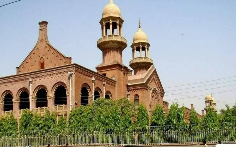 لاہور ہائیکورٹ: پیٹرولیم لیوی ٹیکس کے خلاف درخواست پر فیصلہ محفوظ
